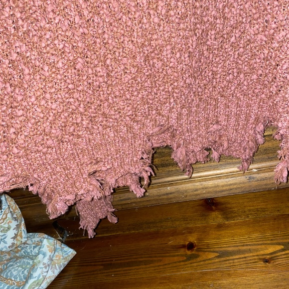 Red/Rust LS Sweater with Frayed Hems - Picture 3 of 6